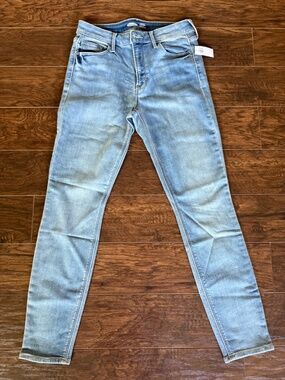 Old Navy Rockstar Super Skinny High Rise Light Wash Jeans Size 8 NWT